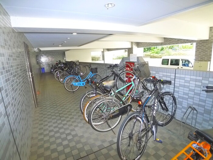 物件外観写真3　(駐輪場)