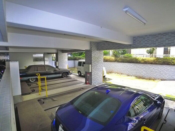 物件外観写真4　(駐車場)