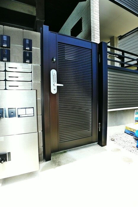 物件外観写真3　(エントランス部分)