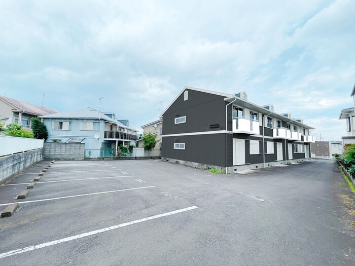 物件外観写真2　(駐車場)