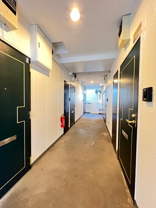 物件外観写真6　(エントランス部分)