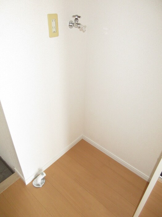 物件内観写真13　(洗濯機置場)