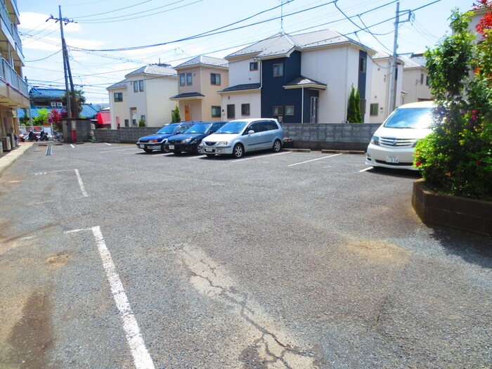 物件外観写真2　(駐車場)