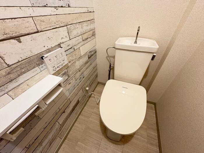 物件内観写真8　(トイレ)