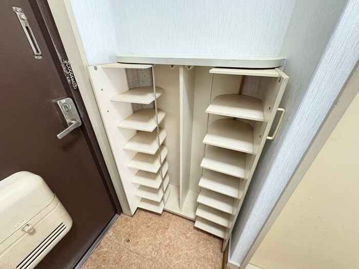 物件内観写真11　(靴箱)