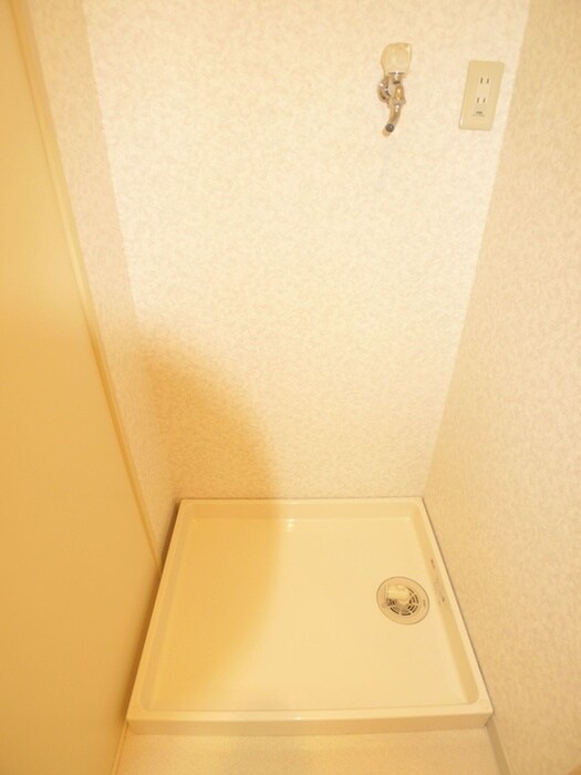 物件内観写真18　(洗濯機置場)