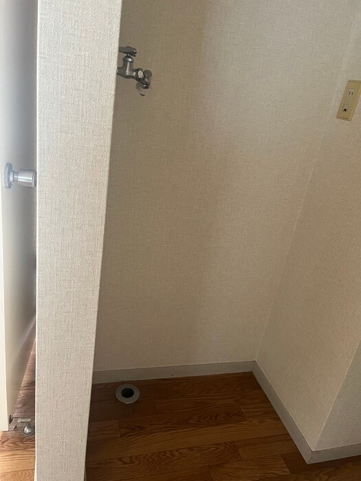 物件内観写真13　(洗濯機置場)