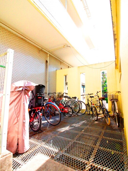 物件外観写真5　(駐輪場)