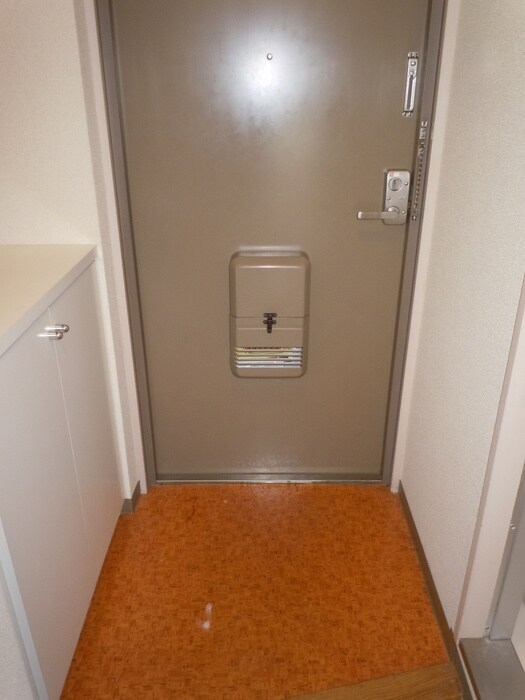 物件内観写真13　(玄関)