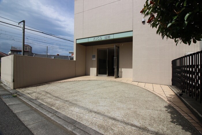 物件外観写真4　(エントランス部分)