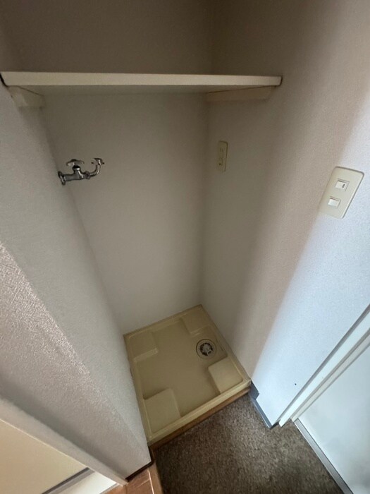 物件内観写真14　(洗濯機置場)