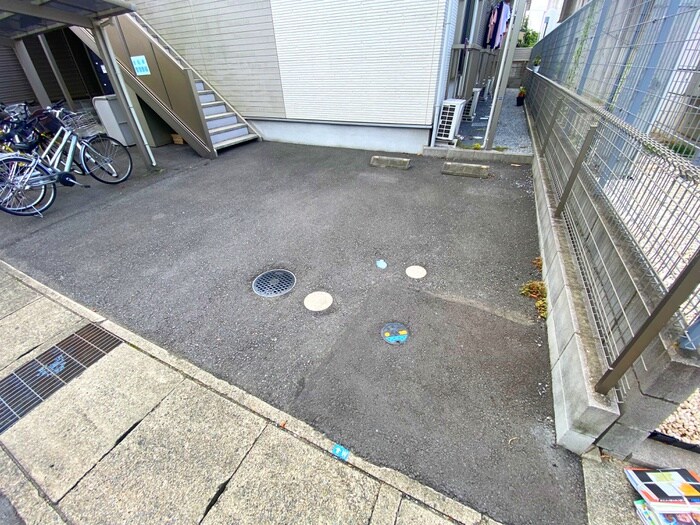 物件外観写真6　(駐車場)
