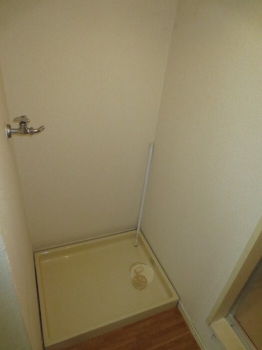 物件内観写真11　(洗濯機置場)