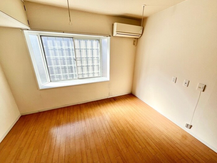 物件内観写真11　(室内からの展望)