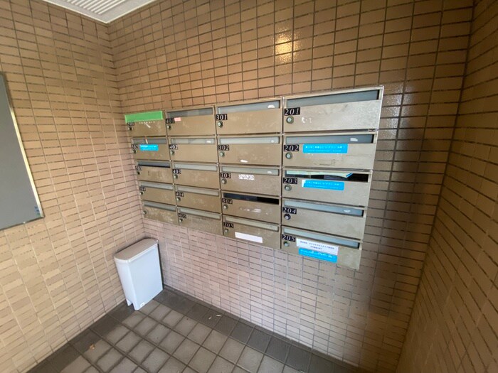 物件外観写真5　(エントランス部分)