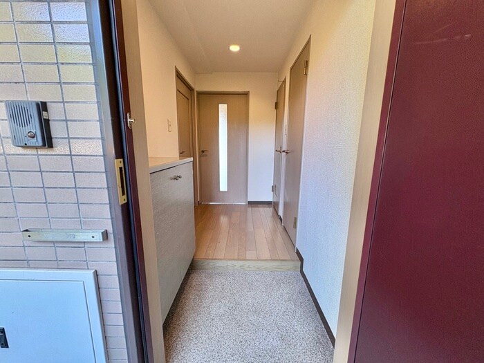 物件内観写真12　(玄関)