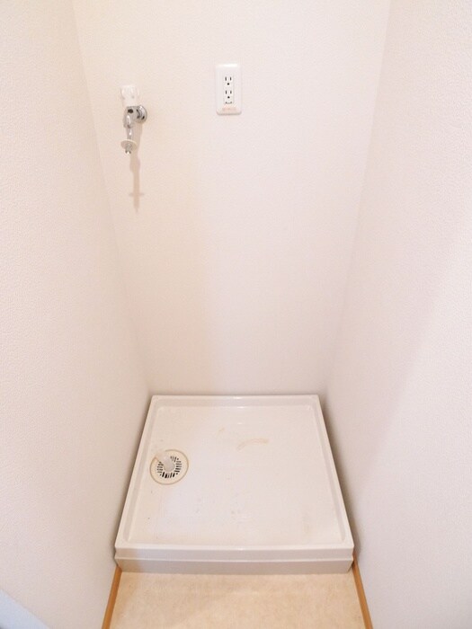 物件内観写真13　(洗濯機置場)