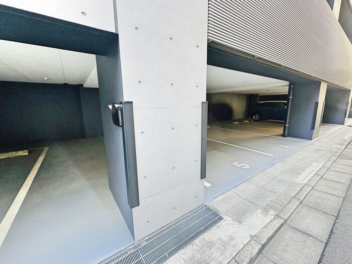 物件外観写真4　(駐車場)