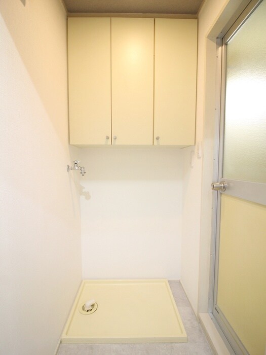 物件内観写真17　(洗濯機置場)