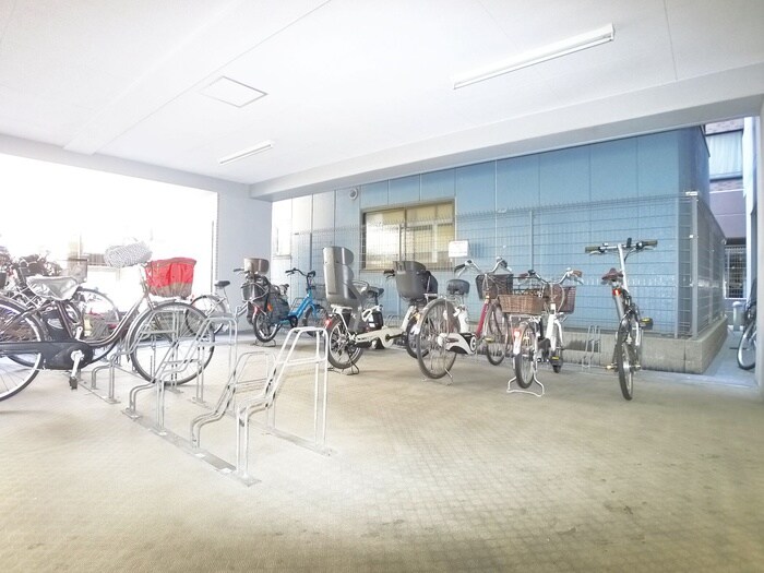 物件外観写真5　(駐輪場)