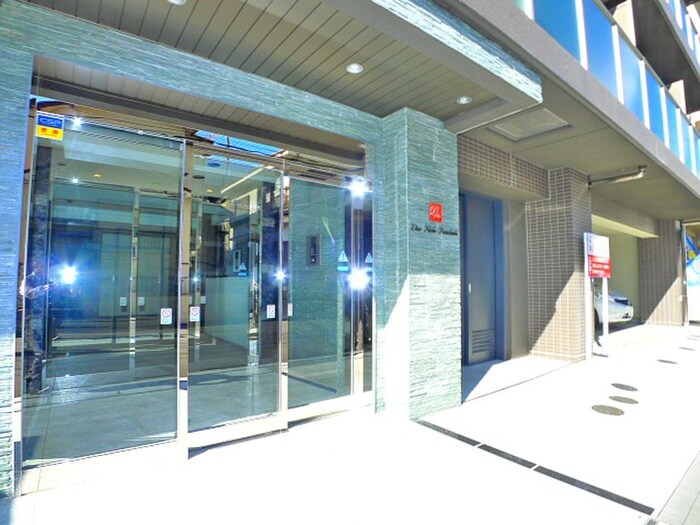 物件外観写真4　(エントランス部分)