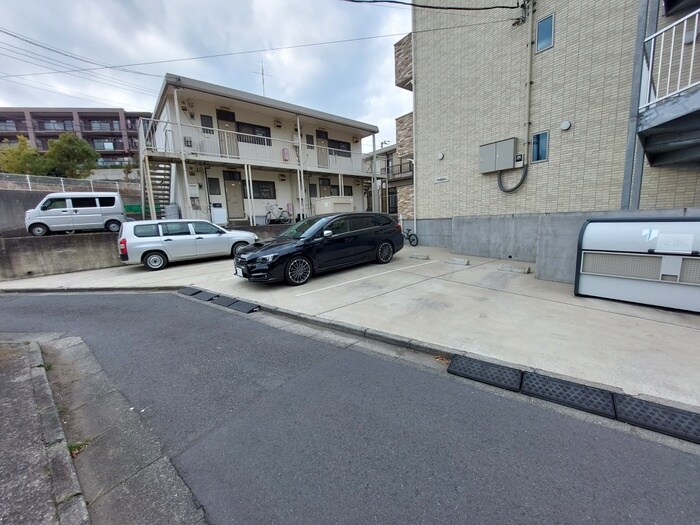 物件外観写真4　(駐車場)