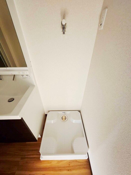 物件内観写真15　(洗濯機置場)