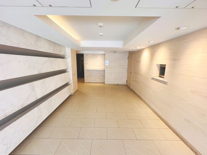 物件外観写真2　(エントランス部分)