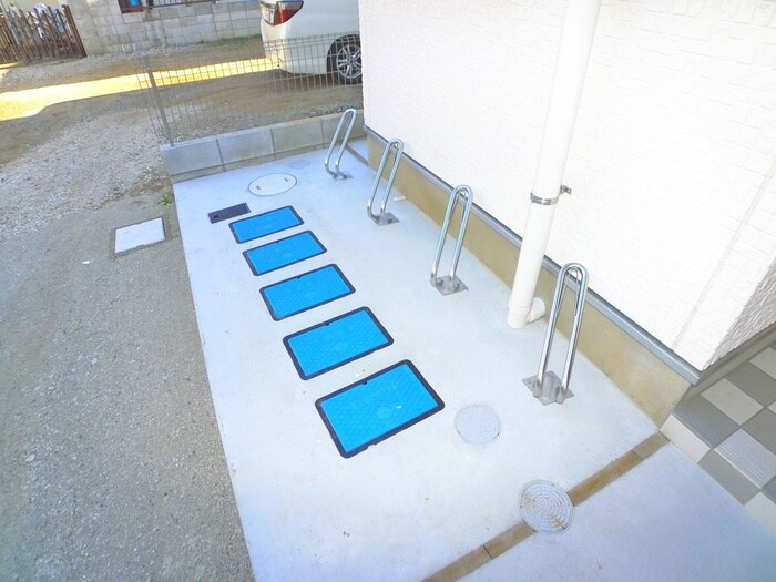 物件外観写真3　(駐輪場)