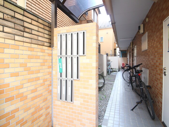 物件外観写真3　(エントランス部分)