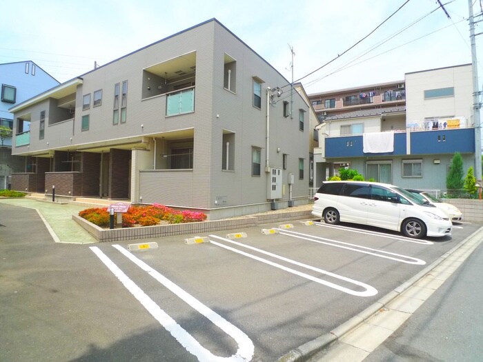 物件外観写真3　(駐車場)