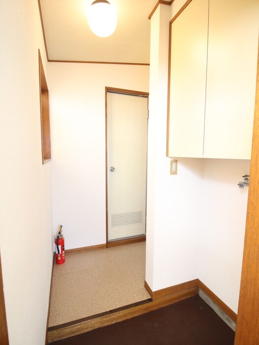 物件内観写真12　(玄関)