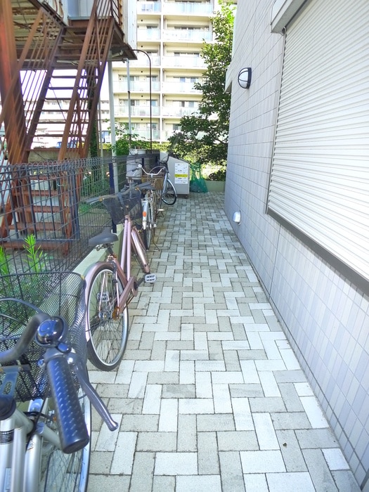 物件外観写真5　(駐輪場)