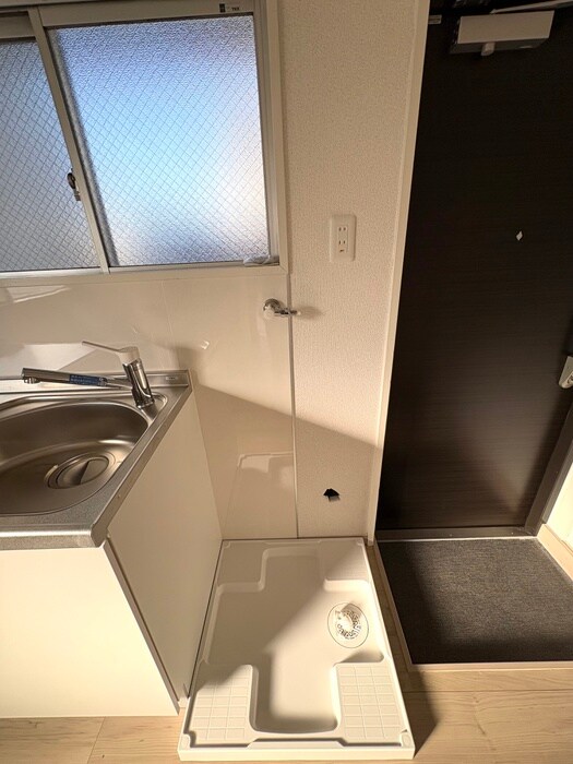 物件内観写真9　(洗濯機置場)