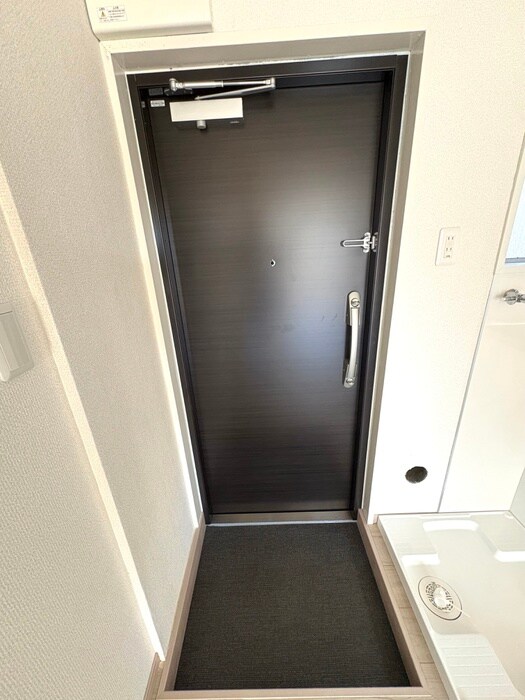 物件内観写真10　(玄関)