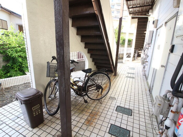 物件外観写真3　(エントランス部分)