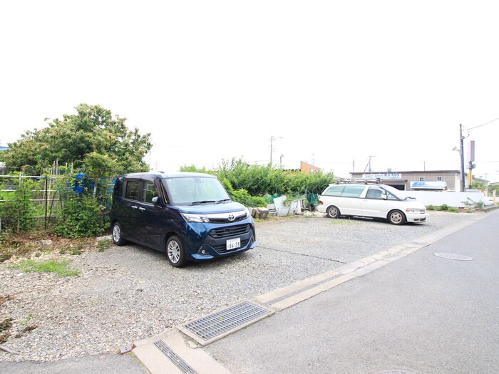物件外観写真2　(駐車場)