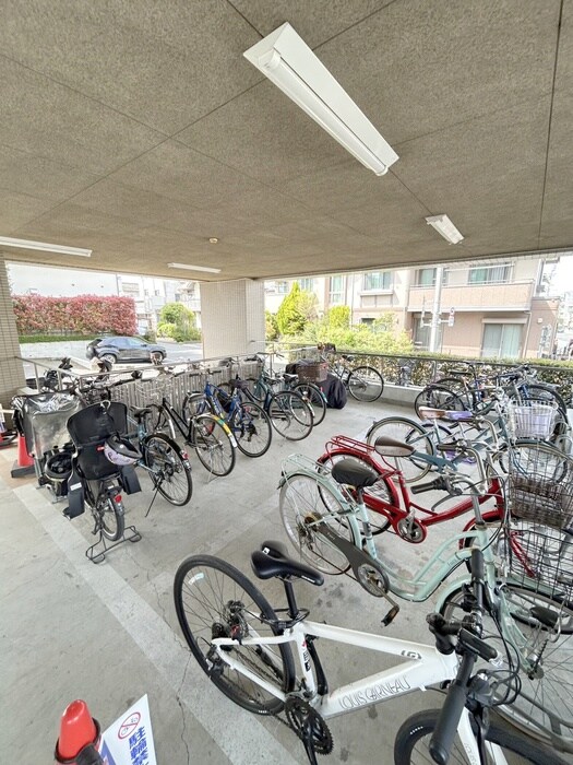 物件外観写真3　(駐輪場)