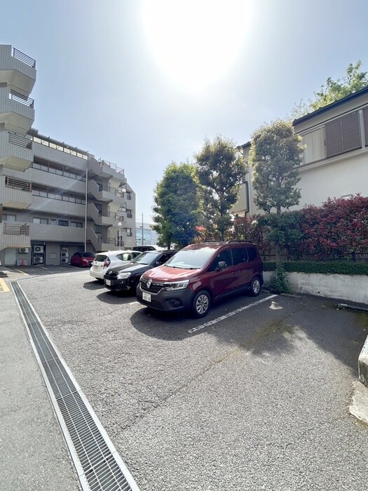 物件外観写真4　(駐車場)