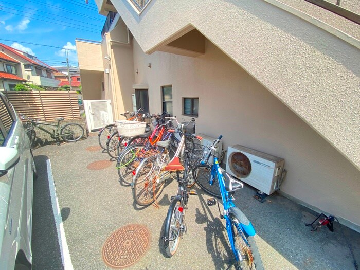 物件外観写真5　(駐輪場)