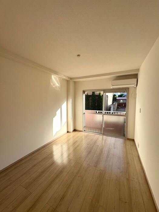 物件内観写真4　(居室)