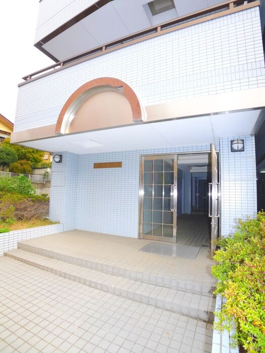 物件外観写真4　(エントランス部分)