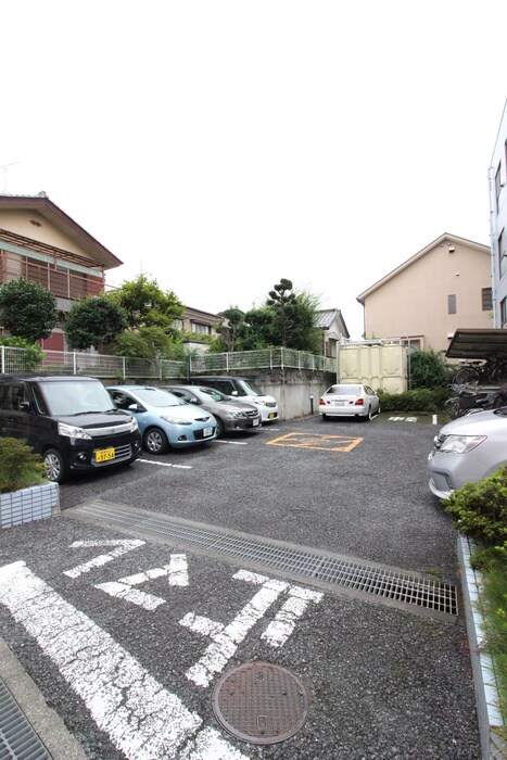 物件外観写真5　(駐車場)