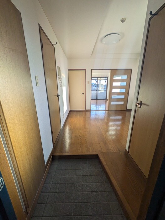 物件内観写真12　(玄関)