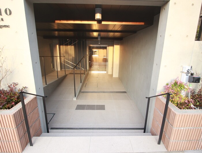 物件外観写真4　(エントランス部分)