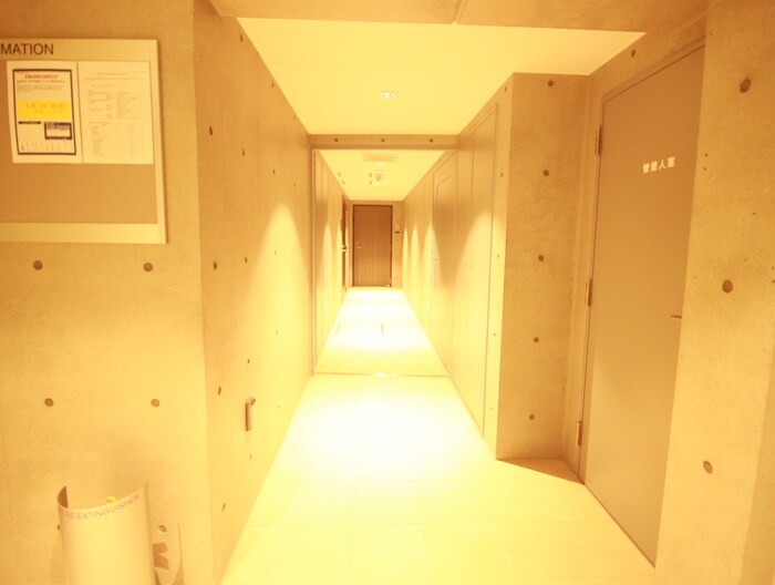 物件外観写真5　(エントランス部分)