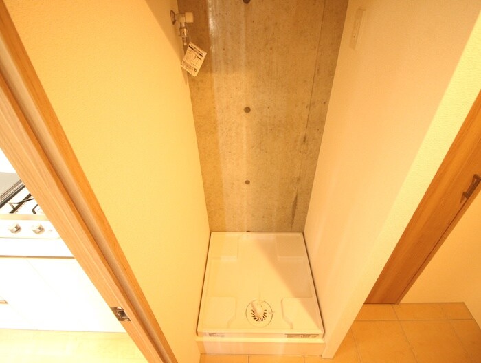 物件内観写真14　(洗濯機置場)