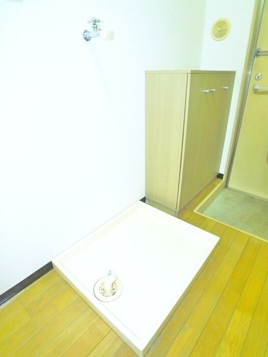 物件内観写真10　(洗濯機置場)