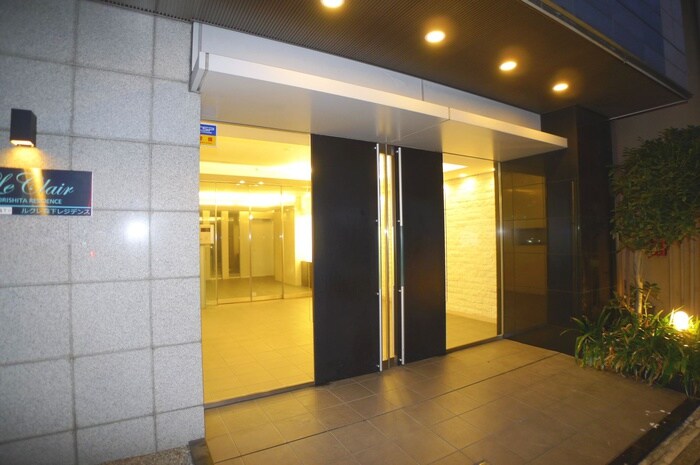 物件外観写真2　(エントランス部分)