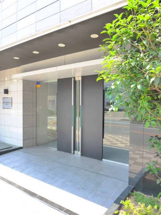 物件外観写真4　(エントランス部分)